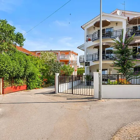 Apartmán Cozy In With Wifi Pirovac