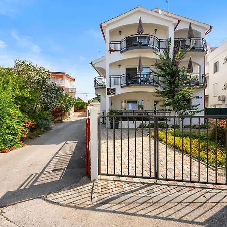 Apartament Cozy In With Wifi Pirovac