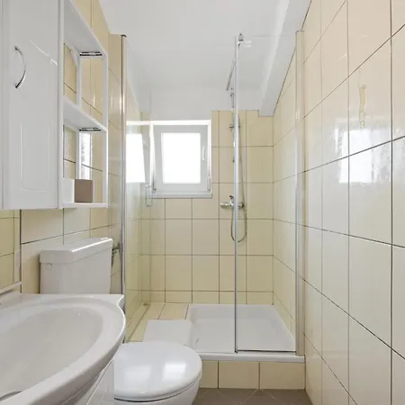 Lejlighed Cozy In With Wifi Pirovac